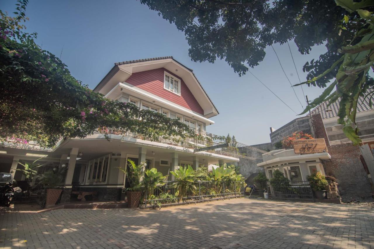 Отель Front One Boutique Baluran Маланг Экстерьер фото